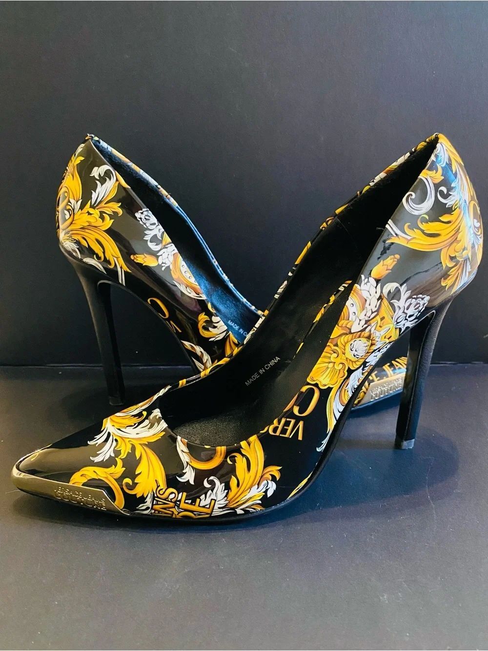 🛍️ VERSACE JEANS COUTURE AUTHENTIC BAROQUE PRINT TOE CAP STILETTO PUMPS NWOT - Picture 5 of 17